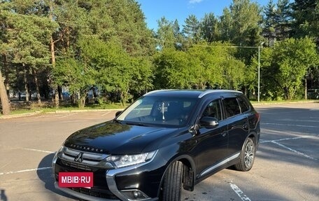 Mitsubishi Outlander III рестайлинг 3, 2017 год, 2 100 000 рублей, 2 фотография