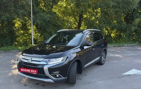 Mitsubishi Outlander III рестайлинг 3, 2017 год, 2 100 000 рублей, 8 фотография