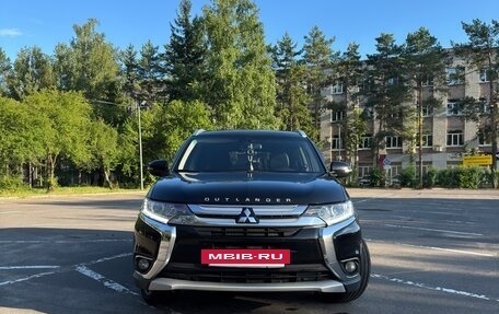 Mitsubishi Outlander III рестайлинг 3, 2017 год, 2 100 000 рублей, 7 фотография