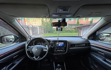 Mitsubishi Outlander III рестайлинг 3, 2017 год, 2 100 000 рублей, 10 фотография