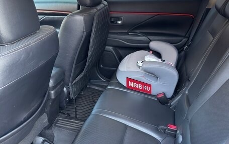 Mitsubishi Outlander III рестайлинг 3, 2017 год, 2 100 000 рублей, 14 фотография