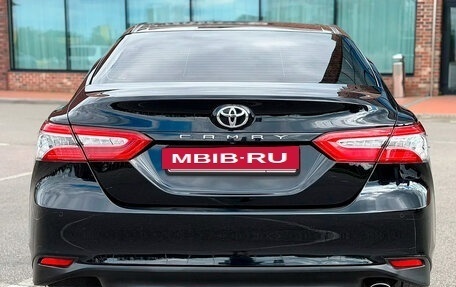Toyota Camry, 2019 год, 2 050 000 рублей, 2 фотография