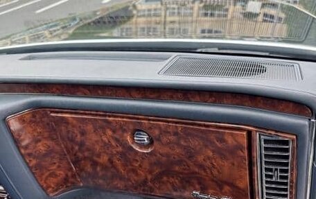 Cadillac Fleetwood I, 1991 год, 7 400 000 рублей, 38 фотография