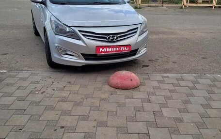 Hyundai Solaris II рестайлинг, 2014 год, 900 000 рублей, 1 фотография