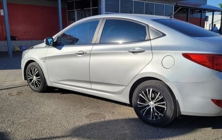 Hyundai Solaris II рестайлинг, 2014 год, 900 000 рублей, 8 фотография