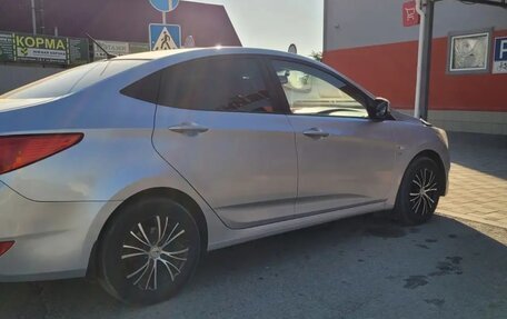 Hyundai Solaris II рестайлинг, 2014 год, 900 000 рублей, 9 фотография