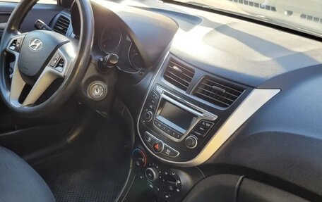 Hyundai Solaris II рестайлинг, 2014 год, 900 000 рублей, 12 фотография