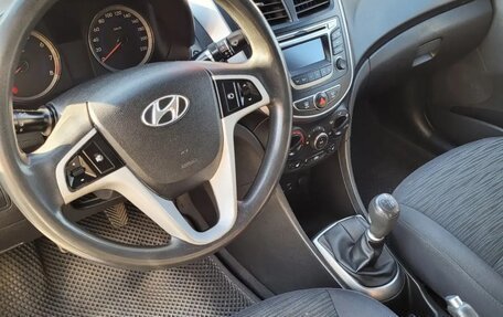 Hyundai Solaris II рестайлинг, 2014 год, 900 000 рублей, 13 фотография