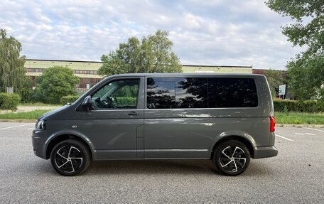 Volkswagen Multivan T5, 2010 год, 2 400 000 рублей, 2 фотография