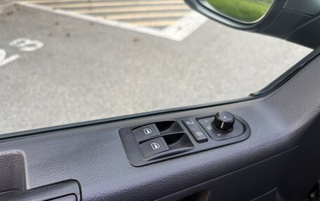Volkswagen Multivan T5, 2010 год, 2 400 000 рублей, 23 фотография
