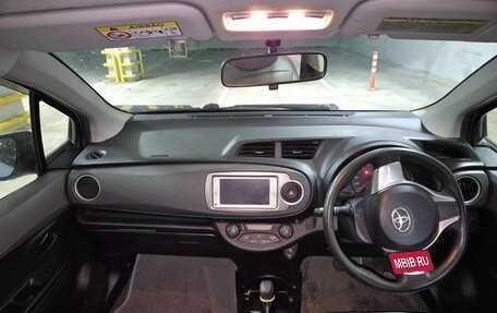 Toyota Vitz, 2013 год, 700 000 рублей, 3 фотография