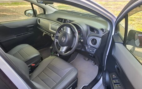 Toyota Vitz, 2013 год, 700 000 рублей, 8 фотография