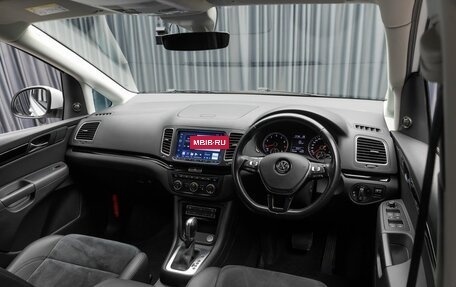 Volkswagen Sharan II, 2018 год, 1 890 000 рублей, 9 фотография