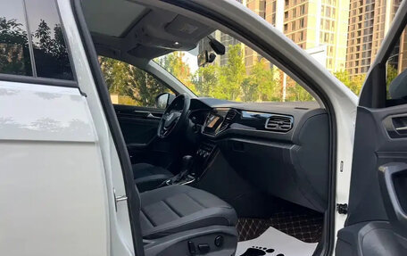 Volkswagen T-Roc I, 2023 год, 1 776 999 рублей, 7 фотография