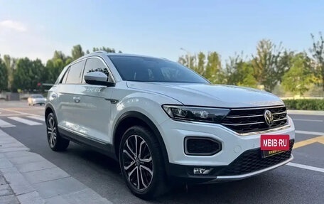 Volkswagen T-Roc I, 2023 год, 1 776 999 рублей, 2 фотография