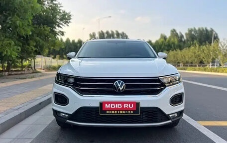 Volkswagen T-Roc I, 2023 год, 1 776 999 рублей, 3 фотография