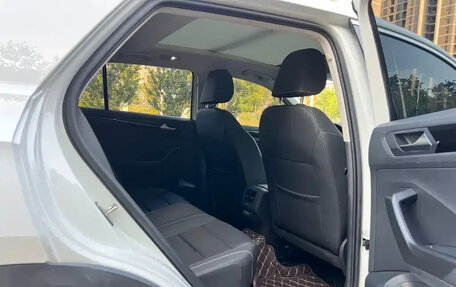 Volkswagen T-Roc I, 2023 год, 1 776 999 рублей, 10 фотография