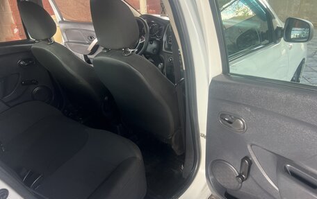 Renault Logan II, 2018 год, 615 000 рублей, 9 фотография