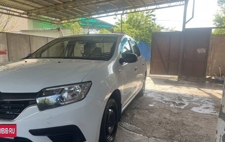 Renault Logan II, 2018 год, 615 000 рублей, 3 фотография