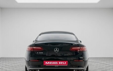 Mercedes-Benz E-Класс, 2018 год, 3 350 000 рублей, 7 фотография