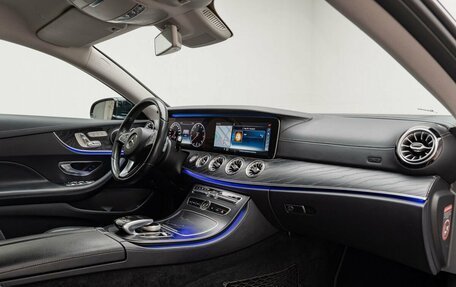 Mercedes-Benz E-Класс, 2018 год, 3 350 000 рублей, 23 фотография