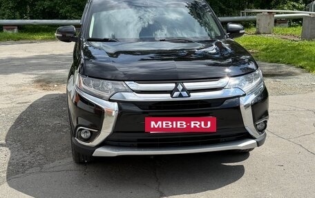 Mitsubishi Outlander III рестайлинг 3, 2016 год, 1 858 000 рублей, 4 фотография