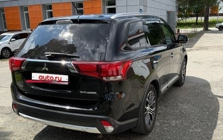 Mitsubishi Outlander III рестайлинг 3, 2016 год, 1 858 000 рублей, 5 фотография