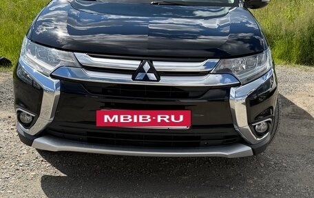 Mitsubishi Outlander III рестайлинг 3, 2016 год, 1 858 000 рублей, 2 фотография