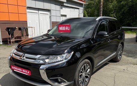 Mitsubishi Outlander III рестайлинг 3, 2016 год, 1 858 000 рублей, 3 фотография