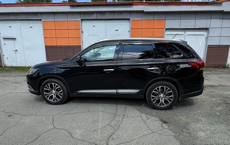 Mitsubishi Outlander III рестайлинг 3, 2016 год, 1 858 000 рублей, 6 фотография