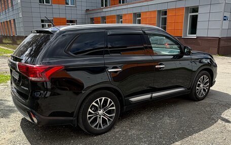 Mitsubishi Outlander III рестайлинг 3, 2016 год, 1 858 000 рублей, 8 фотография