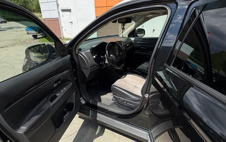 Mitsubishi Outlander III рестайлинг 3, 2016 год, 1 858 000 рублей, 16 фотография