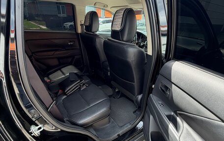 Mitsubishi Outlander III рестайлинг 3, 2016 год, 1 858 000 рублей, 10 фотография