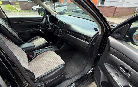 Mitsubishi Outlander III рестайлинг 3, 2016 год, 1 858 000 рублей, 9 фотография