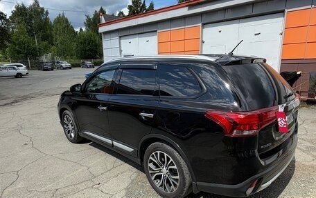 Mitsubishi Outlander III рестайлинг 3, 2016 год, 1 858 000 рублей, 7 фотография