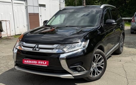 Mitsubishi Outlander III рестайлинг 3, 2016 год, 1 858 000 рублей, 12 фотография