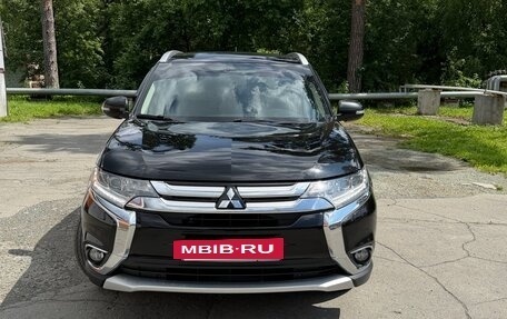 Mitsubishi Outlander III рестайлинг 3, 2016 год, 1 858 000 рублей, 13 фотография