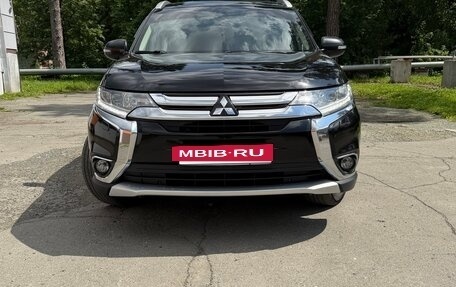 Mitsubishi Outlander III рестайлинг 3, 2016 год, 1 858 000 рублей, 14 фотография