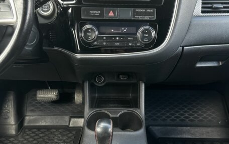 Mitsubishi Outlander III рестайлинг 3, 2014 год, 1 690 000 рублей, 11 фотография