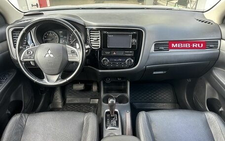 Mitsubishi Outlander III рестайлинг 3, 2014 год, 1 690 000 рублей, 10 фотография