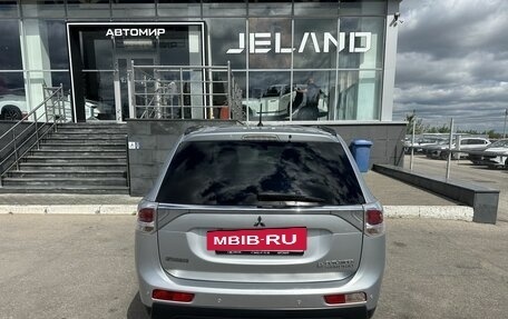 Mitsubishi Outlander III рестайлинг 3, 2014 год, 1 690 000 рублей, 6 фотография