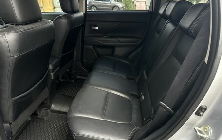 Mitsubishi Outlander III рестайлинг 3, 2014 год, 1 690 000 рублей, 12 фотография