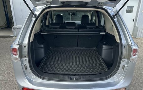 Mitsubishi Outlander III рестайлинг 3, 2014 год, 1 690 000 рублей, 15 фотография