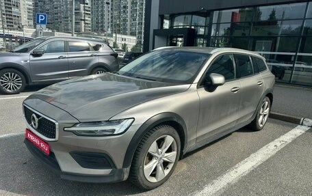 Volvo V60 Cross Country II, 2020 год, 3 849 000 рублей, 1 фотография