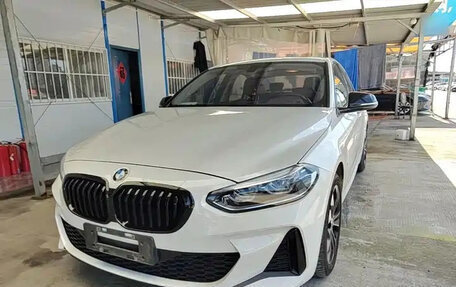BMW 1 серия, 2022 год, 1 630 000 рублей, 2 фотография