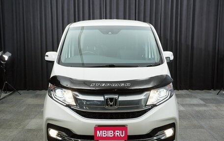 Honda Stepwgn IV, 2017 год, 1 799 000 рублей, 2 фотография