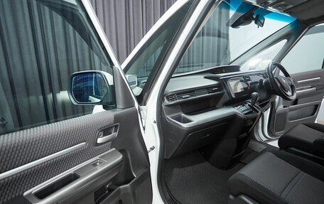 Honda Stepwgn IV, 2017 год, 1 799 000 рублей, 12 фотография