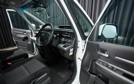 Honda Stepwgn IV, 2017 год, 1 799 000 рублей, 15 фотография