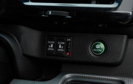 Honda Stepwgn IV, 2017 год, 1 799 000 рублей, 17 фотография