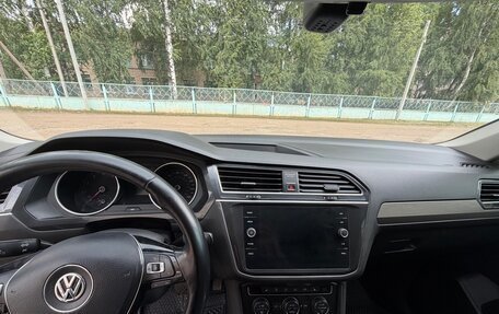 Volkswagen Tiguan II, 2018 год, 2 300 000 рублей, 7 фотография